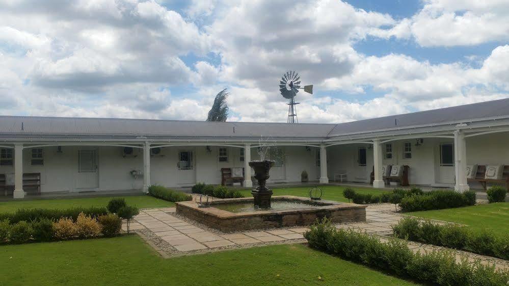 La Riviera Boutique Guesthouse & Spa Aliwal North Exterior photo